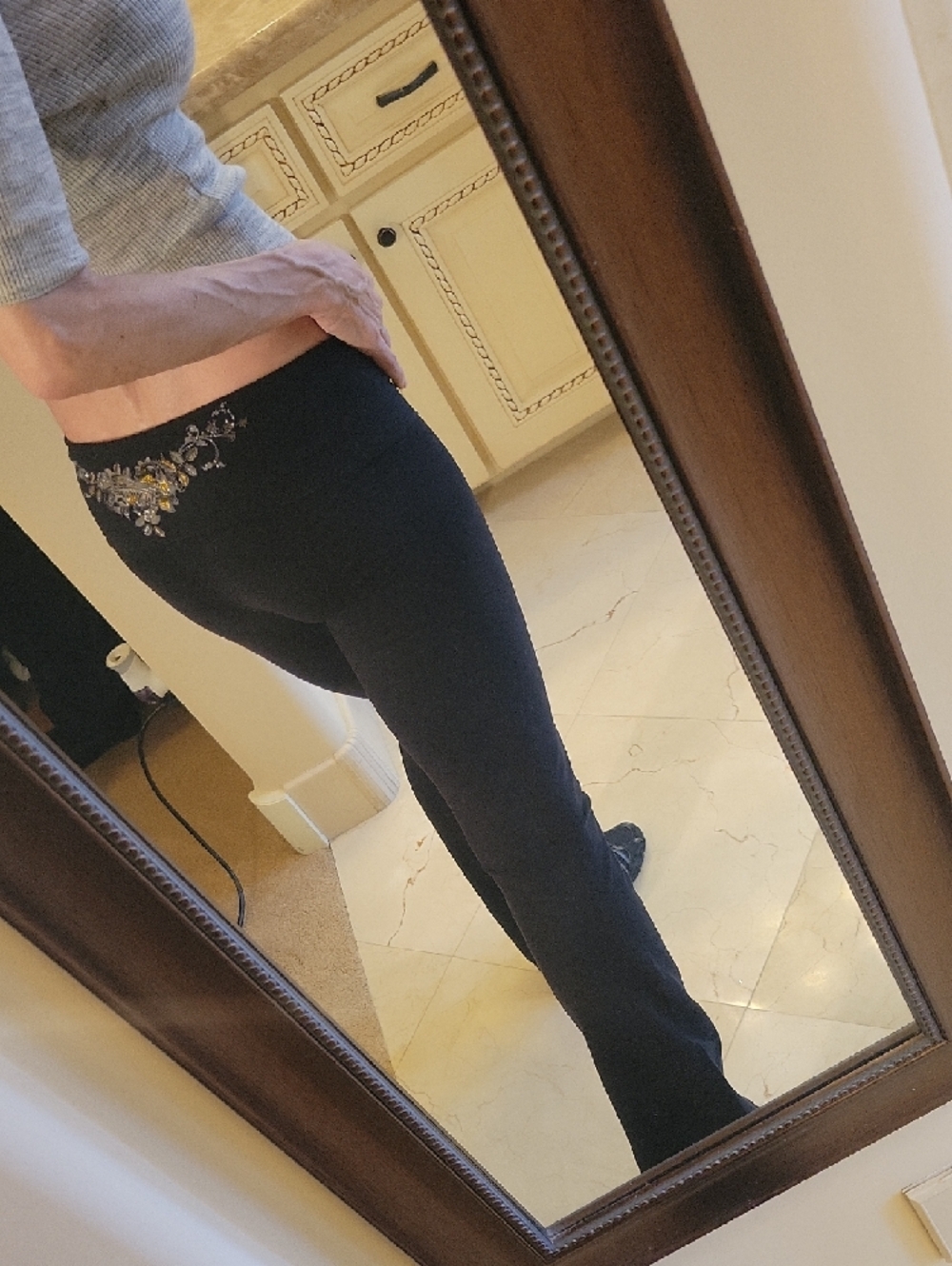 G by Guess Black Flare Yoga Pants,  XS - Picture 5 of 12